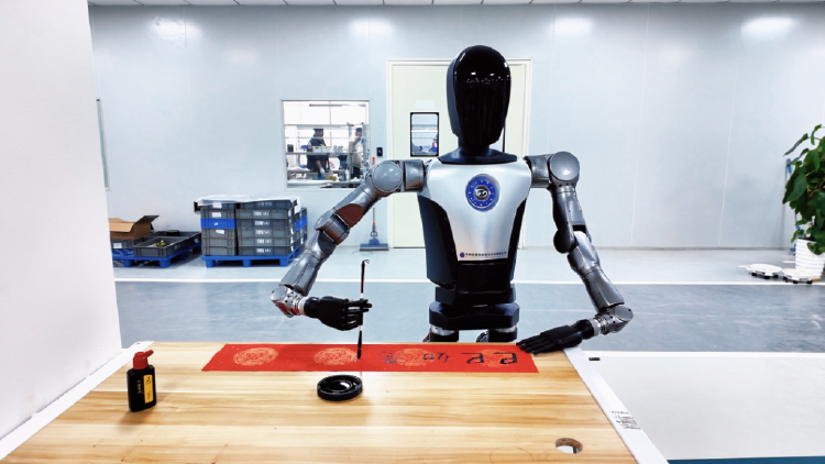 人形机器人进厂“实习” 探索智能机器人的研发与应用